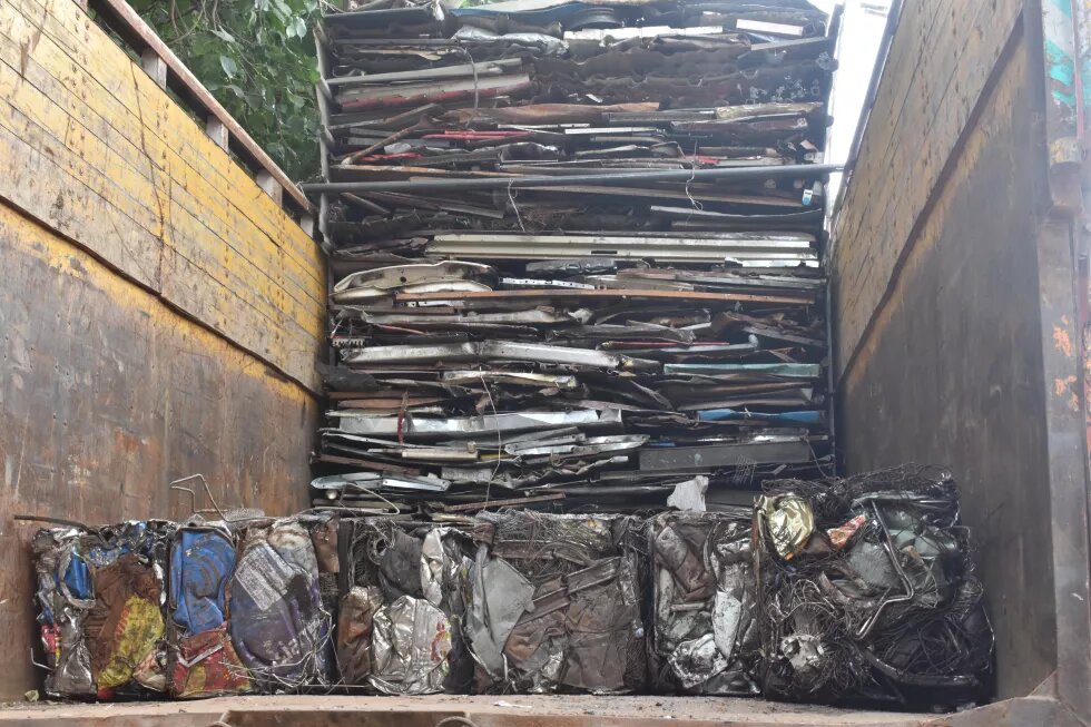 A truck full of metal scraps is being collected at Ghazipur landfill to be taken away to a recycler. 